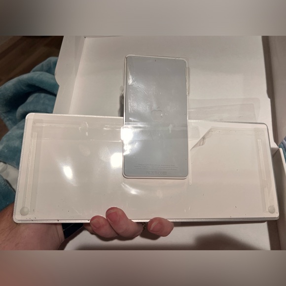 iPad keyboard dock. Never used. - Picture 6 of 6